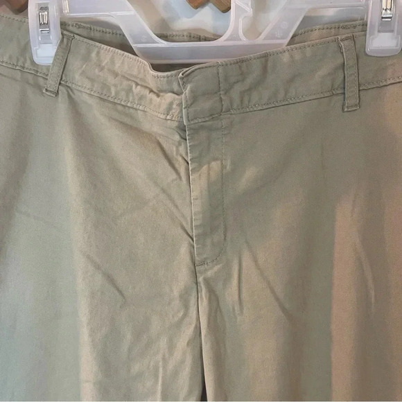 Dickies Crafted for Women slim fit khaki bootcut pants women’s size 18 short - Picture 2 of 9
